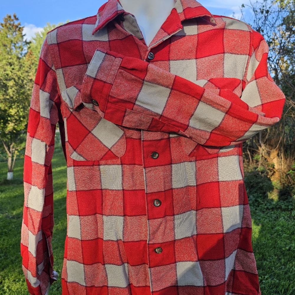 Vtg Woolrich Mens Long Sleeve 100 Wool Button Up Shirt Sz M Red And White Plaid